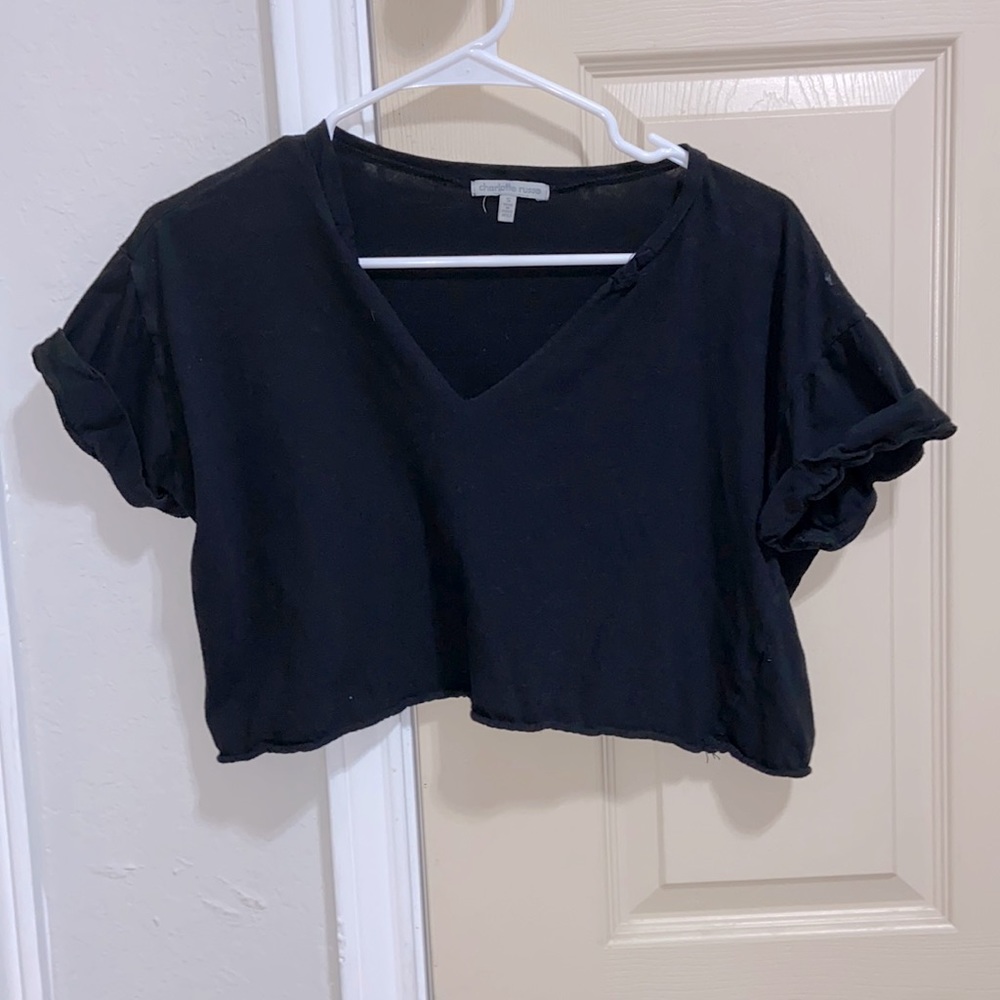 Black cropped v-neck shirt